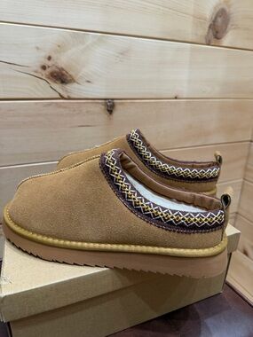 Women's Tan Suede Slip-On Slippers
